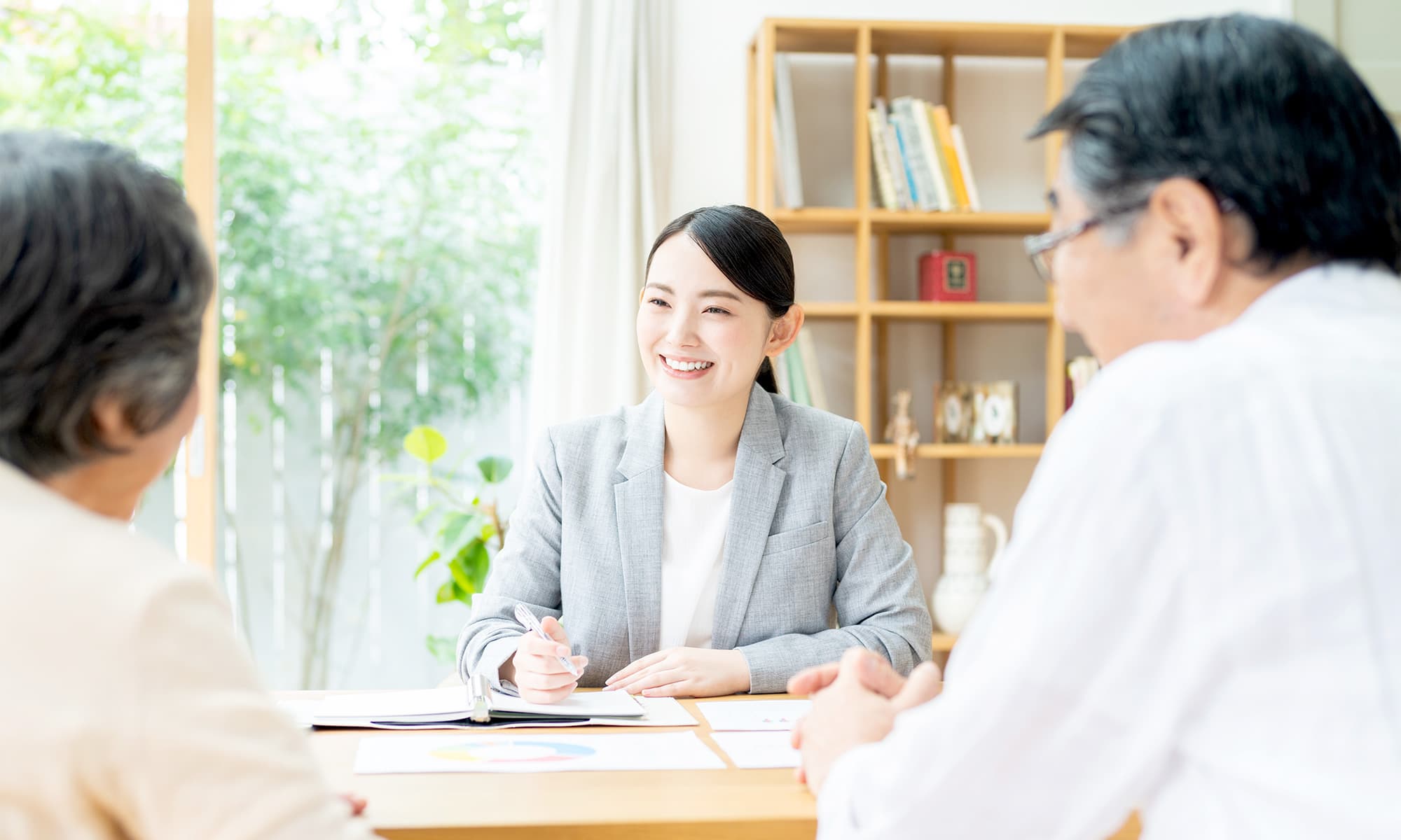 お客さま一人ひとりに合った保険を提案します